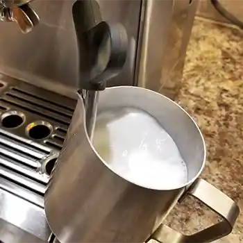 Creamy, texutred milk via the adjustable steam wand