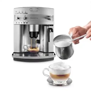 Making a cappuccino with the De'Longhi Magnifica